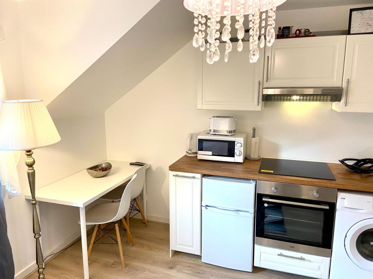 London Studio Self Contained, Newly Furbished Экстерьер фото